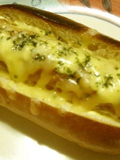 大人気!ツナマヨちくわパン-レシピのメイン写真