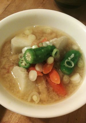 ホクホクあったまる☆里芋とオクラの味噌汁-レシピのメイン写真