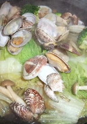 タジン鍋で☆あさりと白菜の蒸し煮☆-レシピのメイン写真