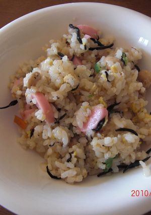 ひじき煮と魚肉ソーセージのチャーハン-レシピのメイン写真