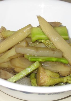 白ウドと舞茸の炒め煮-レシピのメイン写真