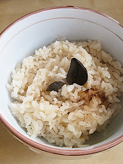 黒にんにくの炊き込みご飯-レシピのメイン写真