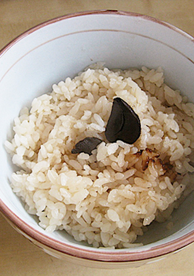 黒にんにくの炊き込みご飯-レシピのメイン写真