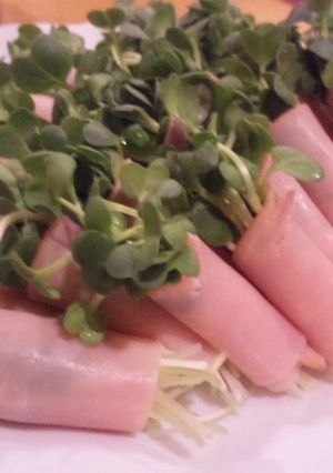 お弁当やおつまみにも♬ハムの貝割れ巻き-レシピのメイン写真