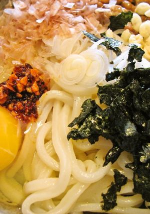 納豆釜玉桃ラーうどん-レシピのメイン写真