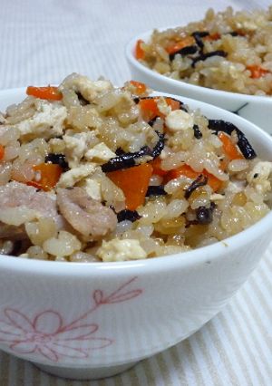 豆腐とヒジキの炊き込みご飯-レシピのメイン写真
