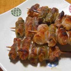 รูปของ 豚バラ薄切りでくるくる串焼き