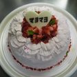 キュートな苺のデコレーションケーキ