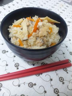 鮭缶でカルシウムたっぷり炊き込みご飯-レシピのメイン写真