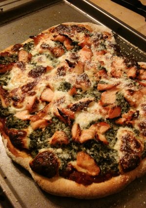おしゃれイタリアン！鮭とほうれん草のピザ-レシピのメイン写真