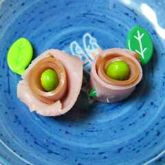 รูปของ ハムと枝豆で小さなお花☆彡