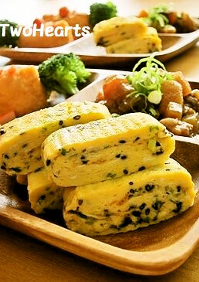 お弁当に♡紅えび＆黒ゴマ＆青ネギの卵焼き-レシピのメイン写真
