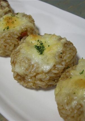 余ったカレーでカレーおにぎり♪-レシピのメイン写真
