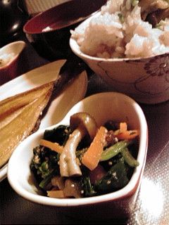 簡単★ほうれん草と人参としめじのゴマ和え-レシピのメイン写真
