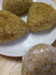 さくらご飯で焼きおにぎり(冷凍可)-レシピのメイン写真