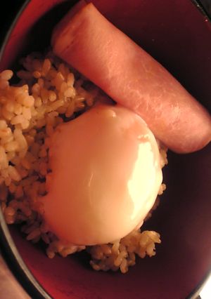 簡単：ハムと温泉卵の丼-レシピのメイン写真