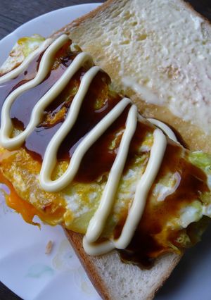 お手軽☆お好み焼きトースト☆in目玉焼き-レシピのメイン写真