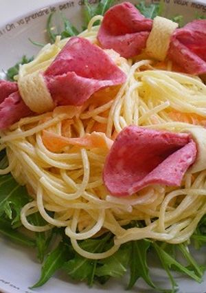 ハムリボン飾りのサラスパ-レシピのメイン写真