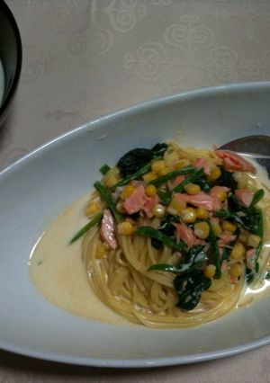 鮭、ﾎｳﾚﾝ草、ｺｰﾝのｸﾘｰﾑﾊﾟｽﾀ-レシピのメイン写真
