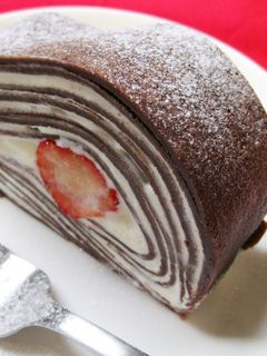 まるごと苺のココアクレープロールケーキ-レシピのメイン写真