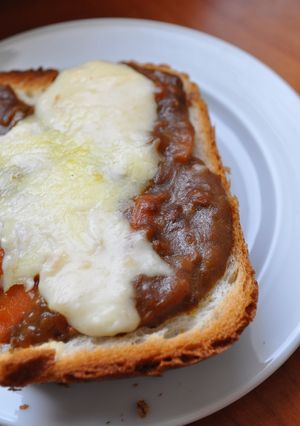 残ったカレーでホワイトカレートースター-レシピのメイン写真