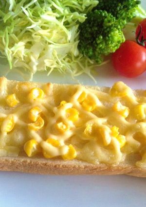 ぱぱっとできる コーンマヨパン♪-レシピのメイン写真