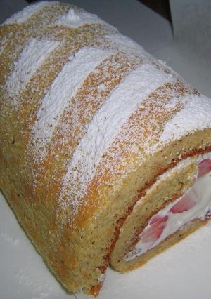 紅茶とイチゴのロールケーキ-レシピのメイン写真