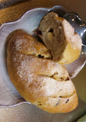 胡桃クランベリーパンinクリームチーズ-レシピのメイン写真
