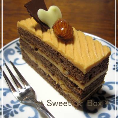 昔ながらのバタークリームのバースデーケーキ6号(直径18cm