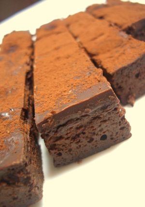 材料3つ♥︎︎ハマる食感チョコケーキ♫-レシピのメイン写真