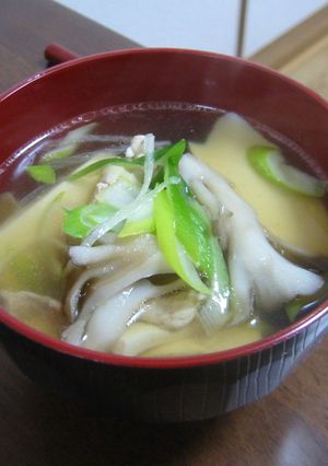 鶏と舞茸と豆腐の汁物-レシピのメイン写真