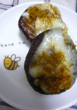 おつまみに☆カレー塩で椎茸のチーズ焼き☆-レシピのメイン写真