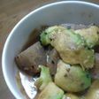 こんにゃくとアボカドのごま味噌炒め