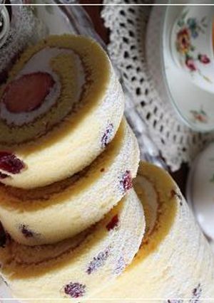キルシュ☆苺クリームチーズロールケーキ-レシピのメイン写真
