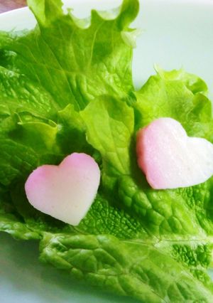 お弁当に♪ツートンカラーのハートかまぼこ-レシピのメイン写真