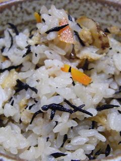 ベビーホタテとひじきの炊き込みご飯-レシピのメイン写真