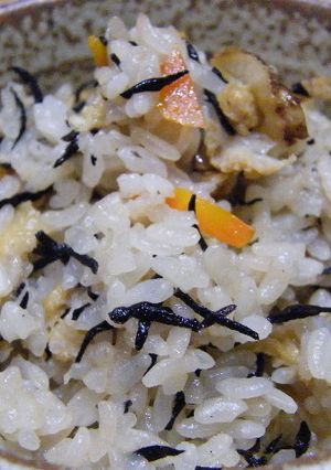 ベビーホタテとひじきの炊き込みご飯-レシピのメイン写真