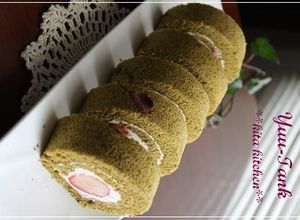 ひな祭りカラー♪苺と桜の抹茶ロールケーキ-レシピのメイン写真