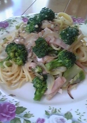 フライパンでブロッコリーのクリームパスタ-レシピのメイン写真