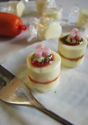 一口チーズdeちっちゃいケーキ♪キャラ弁-レシピのメイン写真