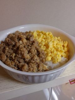 ボリュームアップ!豆腐入り鶏そぼろ丼-レシピのメイン写真