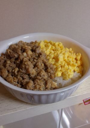 ボリュームアップ!豆腐入り鶏そぼろ丼-レシピのメイン写真