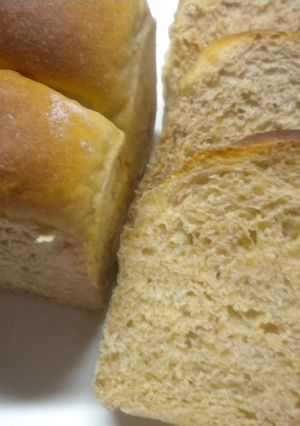 ♪HBで生地♪きな粉蜂蜜食パン-レシピのメイン写真