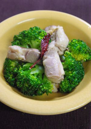 簡単、鶏肉とブロッコリーの白ワイン炒め-レシピのメイン写真