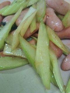 セロリとウィンナーの中華風炒め-レシピのメイン写真
