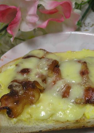 朝食に☆簡単♪ベーコン卵マヨチーズトースト✿-レシピのメイン写真