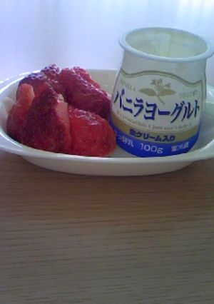 いちごとバニラヨーグルトだけ♪-レシピのメイン写真