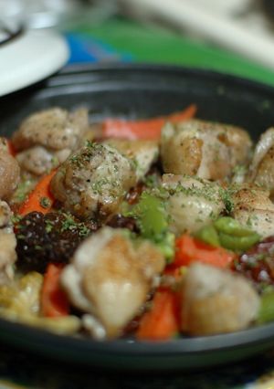 タジン鍋で鳥肉のドライトマト蒸し-レシピのメイン写真