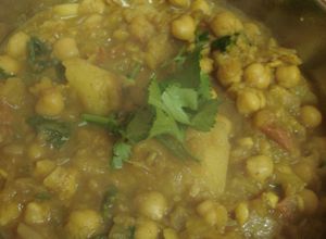 ジャガイモとひよこ豆のインド家庭カレー-レシピのメイン写真