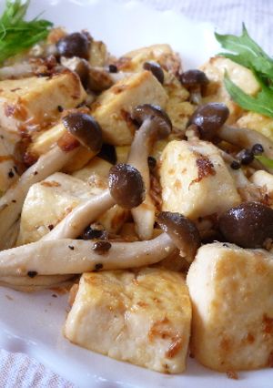 豆腐としめじのおかかバター炒め-レシピのメイン写真